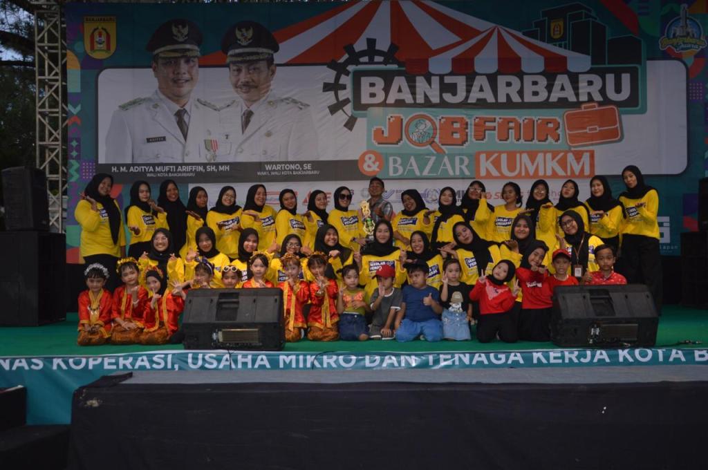 Perform Murid dan Guru Paud Citra Indonesia, Meriahkan Semarak Banjarbaru Job Fair&nbsp;2024