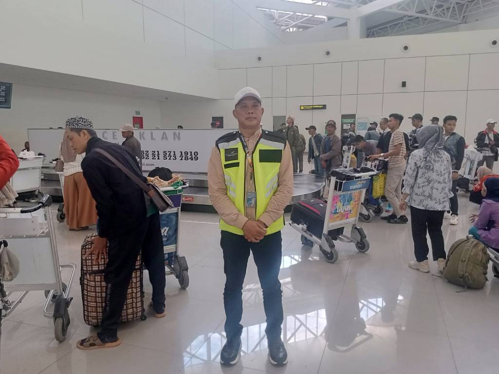 Arus Balik Pasca Lebaran, Pemudik Penuhi Bandara Syamsudin Noor Kota Banjarbaru