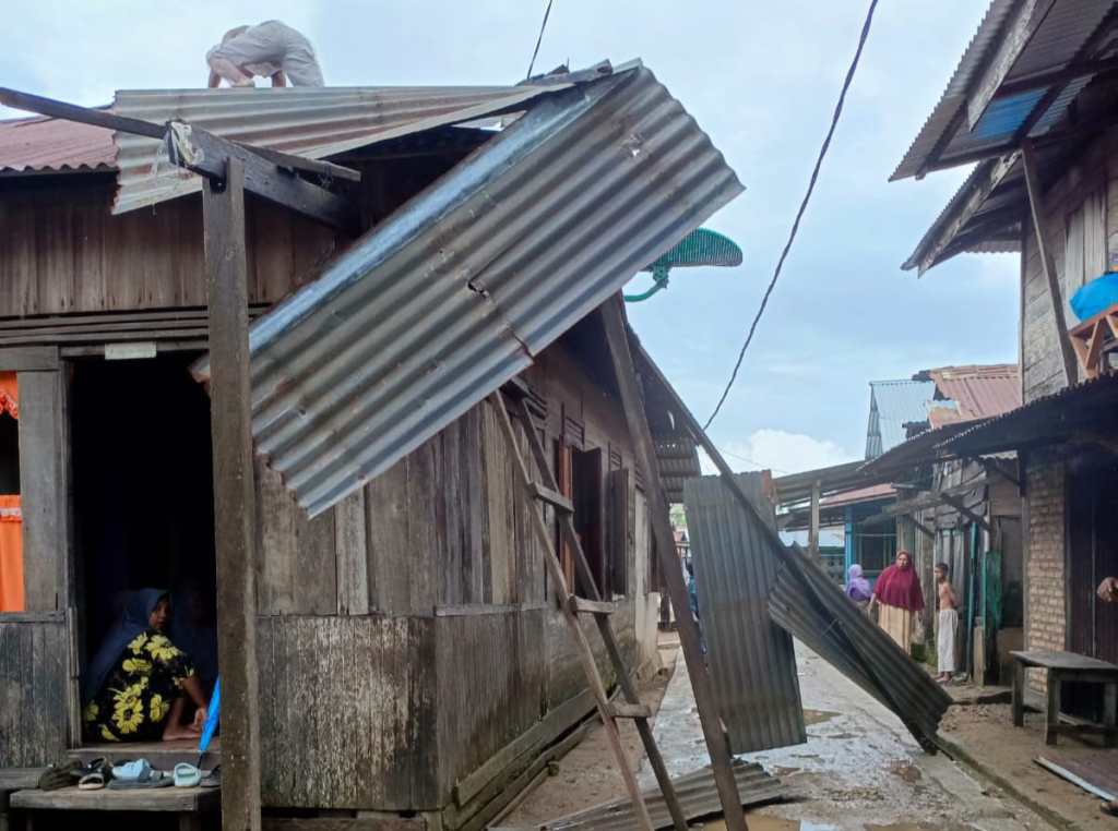 Empat rumah warga di Madina hancur diterjang Angin Puting&nbsp;Beliung