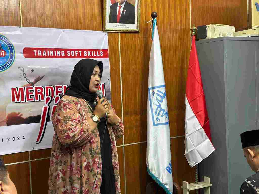 R. Dewi Novita Psikologi Berikan Materi Training Soft Skills PANNA dan BAKOMUBIN di Islamic&nbsp;Center