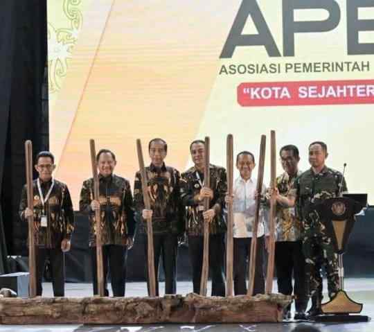 Pimpin Rakernas XVII APEKSI, Walikota Eri Cahyadi Satukan Sistem Aplikasi Kota Seluruh&nbsp;Indonesia