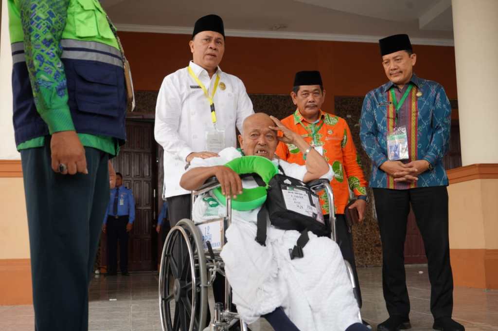 Kakanwil Kemenagsu Lepas Calhaj Kloter 23 ke Tanah Suci