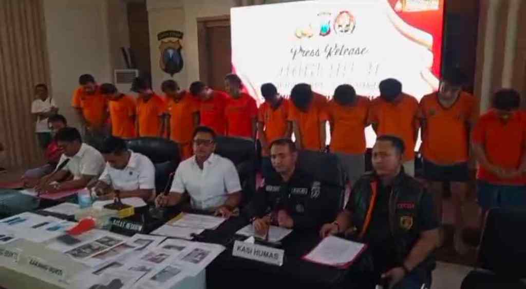 Konfrensi Pers Kasatreskrim Polrestabes Surabaya Ungkap Kasus Curanmor