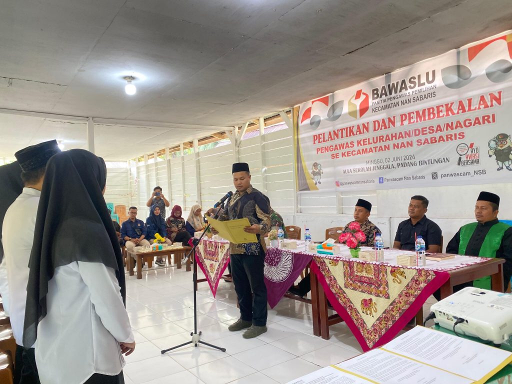 Ketua Panwascam Nan Sabaris Ade Saputra Lantik PKD Terpilih Untuk Pilkada&nbsp;2024