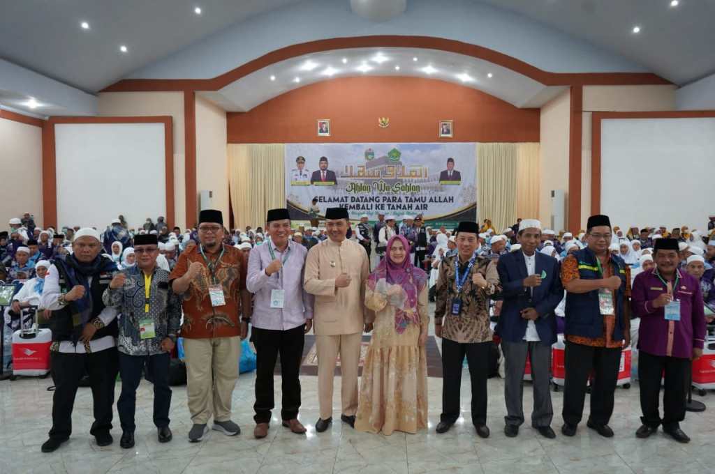 Sekretaris PPIH Debarkasi Medan Zulfan Efendi Sambut Jemaah Haji Kloter&nbsp;11