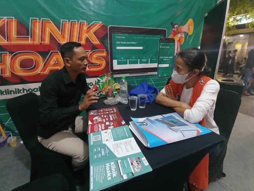 Booth Literasi Digital Diskominfo Jatim Ramaikan JCC 2024, klinikhoaks.jatimprov.go.id
