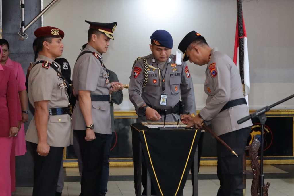 Kapolda Kalsel Pimpin Sertijab Dir Tahti, Kapolres Batola, Dan Kapolres Tabalong