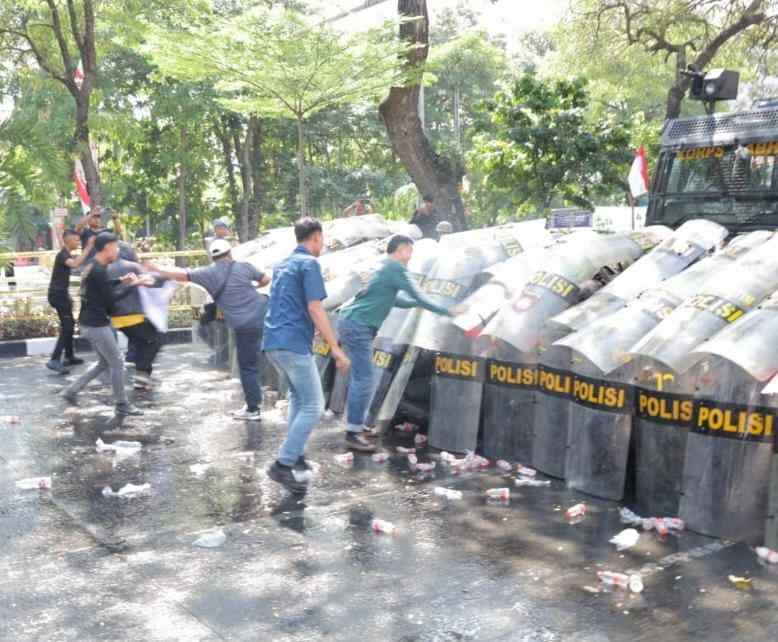 Polrestabes Surabaya Gelar Sispamkota di KPU, Antisipasi Potensi&nbsp;Kerawanan