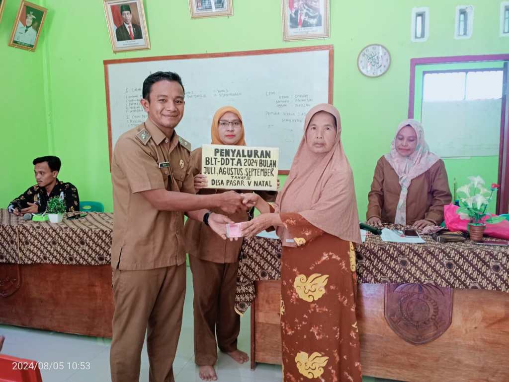 Pemdes Pasar V Natal kembali Salurkan BLT DD Tahap III Tahun 2024