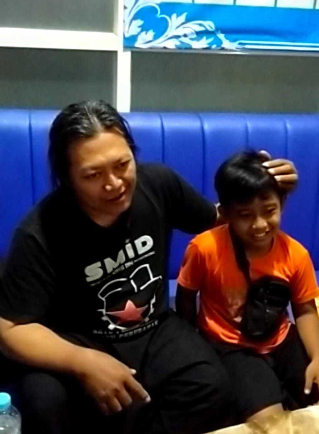 PEJUANG CILIK SURABAYA, FADIL: PAK ANANG NGAK BELI JUALANKU&nbsp;TA