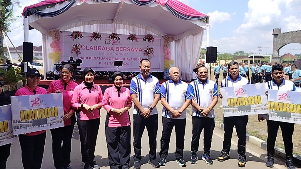 Hari Pertama Peringati HKGB ke 72, Polda Kalsel Gelar Jalan Santai