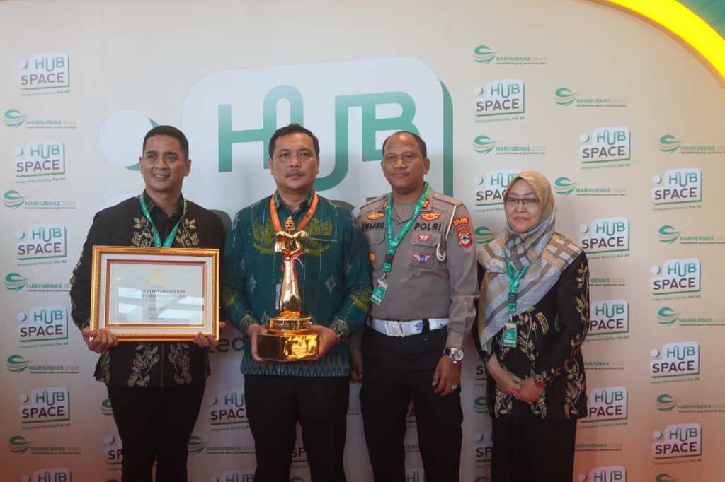 Kasat lantas Polres Banjarbaru Hadiri Penyerahan Penghargaan Wahana Tata Nugraha&nbsp;2024